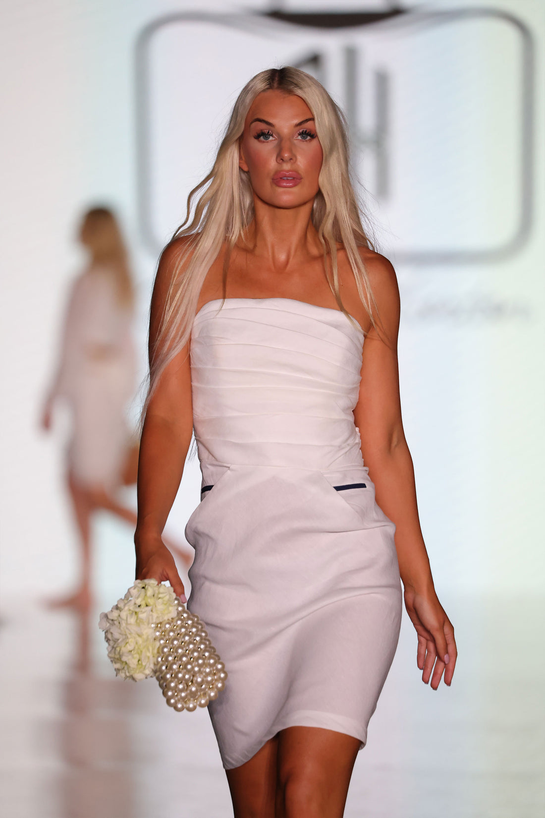 white ||
